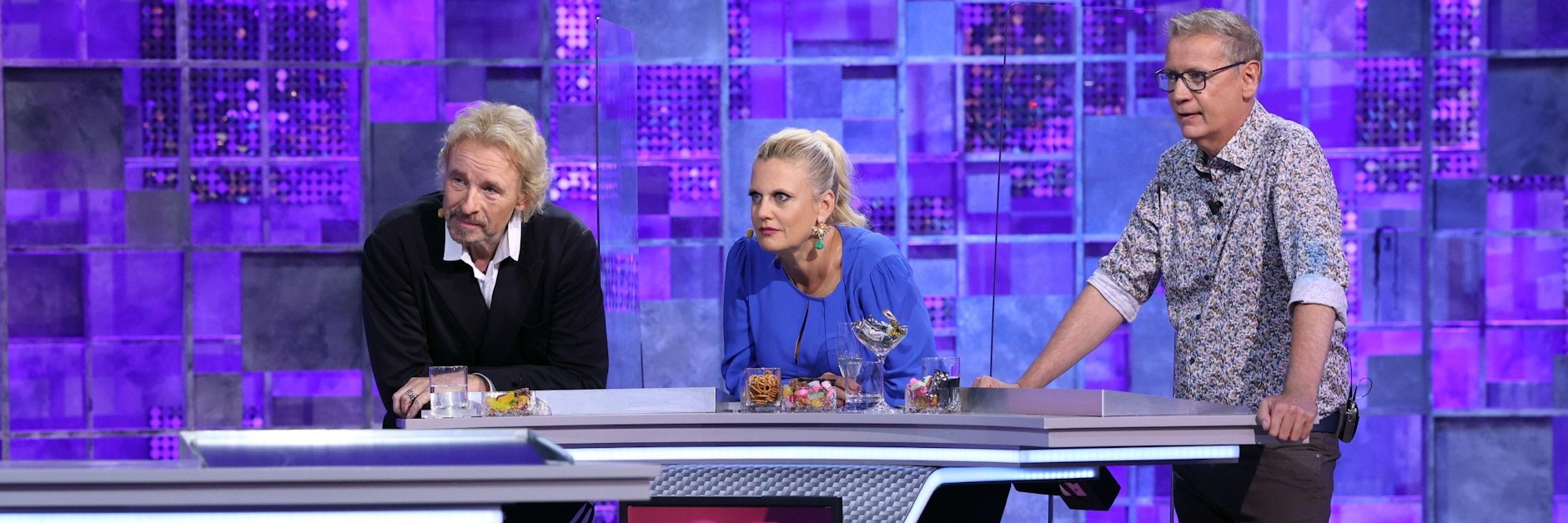 Thomas Gottschalk, Barbara Schöneberger und Günther Jauch sind die Stammbesetzung von „Denn sie wissen nicht, was passiert“.