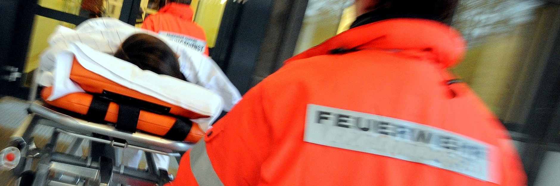 Mit der Zahl der Patienten in den Notaufnahmen der Krankenhäuser steigt auch die Zahl der Beleidigungen und gewalttätigen Angriffe auf das Klinik-Personal.