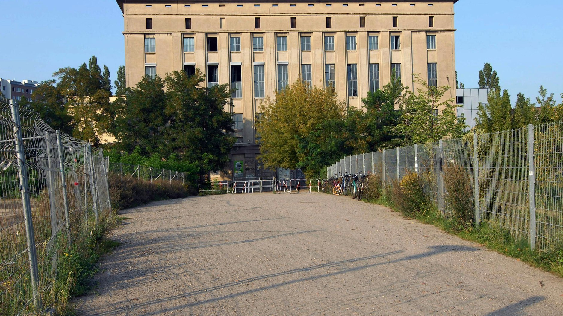 „Wir alle wollen wieder ins Berghain: Schaffen Sie endlich die Corona-Maßnahmen ab, Herr Müller!“, sagt unser Autor.