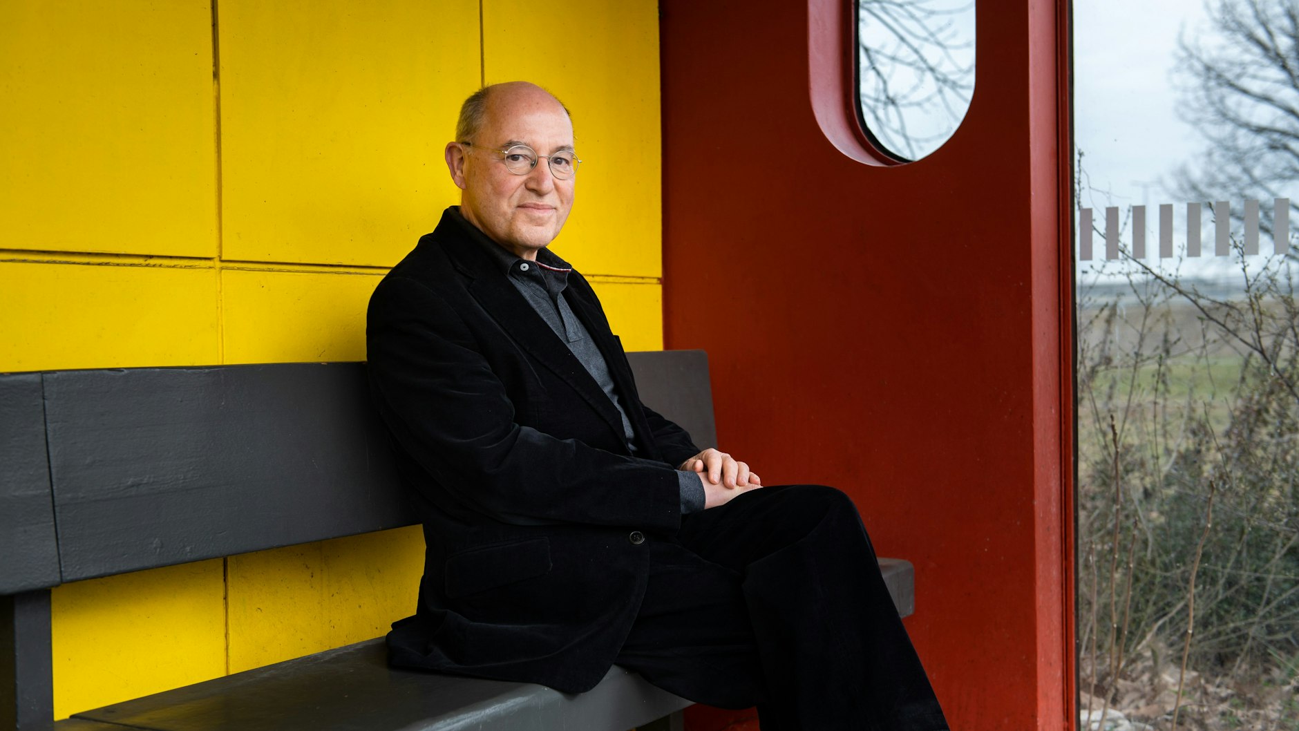 Gregor Gysi hat mit Intervallfasten etliche Kilogramm verloren und sieht sehr gut aus.<br>