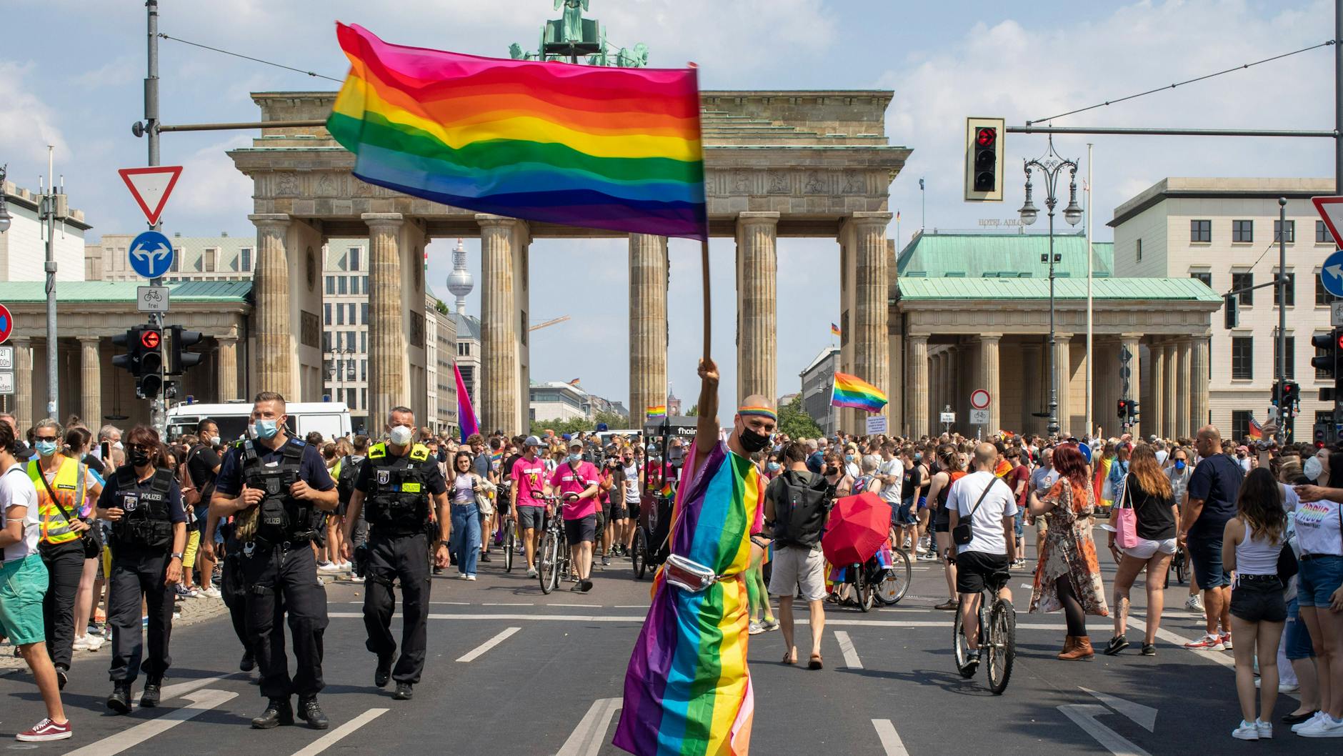 Die Feierlichkeiten zum Christopher Street Day am 24. Juli 2021: Berlin ist jetzt per Beschluss Schutzraum für alle Menschen, die verfolgt werden (Archivbild).
