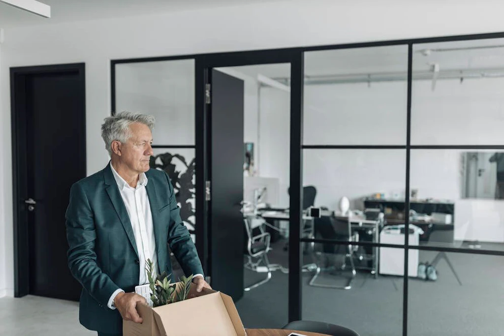 Muss der Arbeitgeber die Kündigung bestätigen? Und was droht, wenn er das nicht tut?