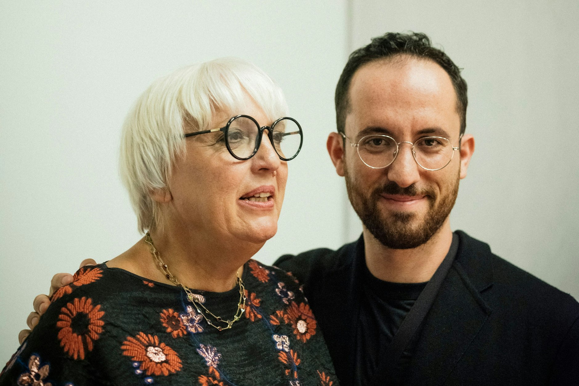 Claudia Roth, Vizepräsidentin des Deutschen Bundestags, mit dem Pianisten und ifa-Preisträger Igor Levit