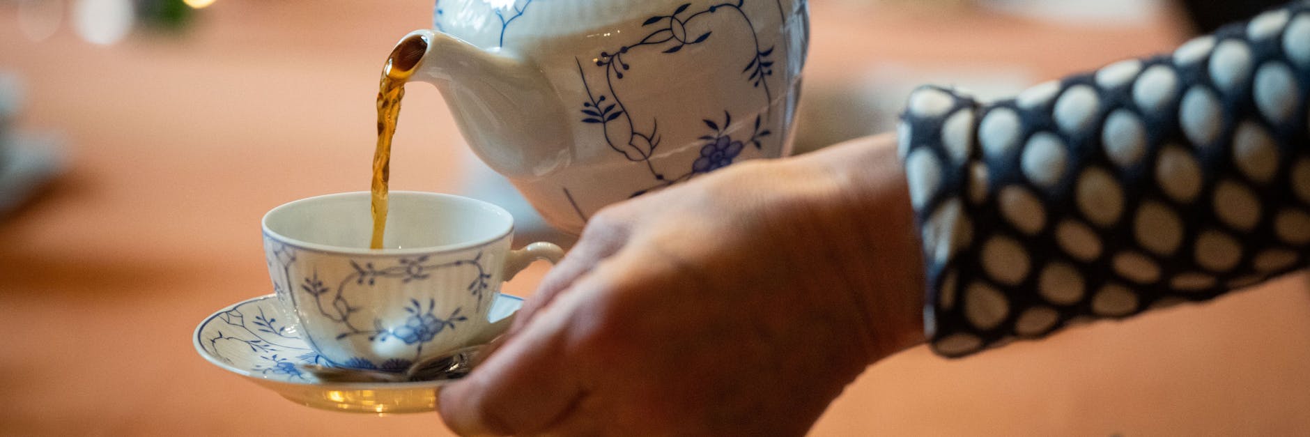 Nicht nur im kalten Herbst und Winter ist Tee eine wohltuende Sache. 