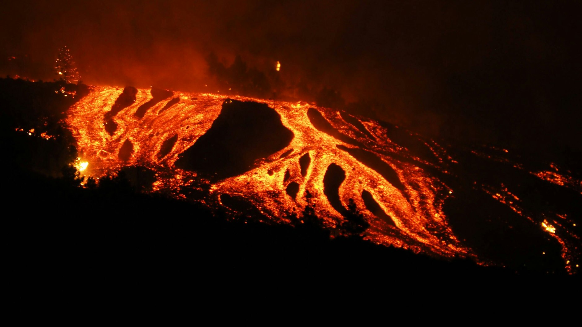 Der heiße Tod: Lava kriecht den&nbsp;Cumbre Vieja hinunter.&nbsp;