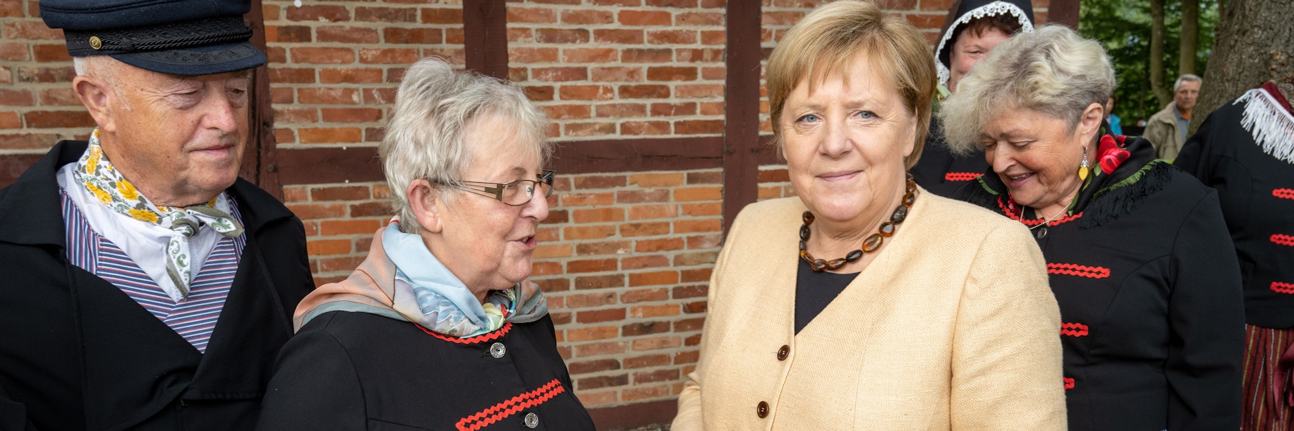Bundeskanzlerin Angela Merkel (CDU) besuchte das Fischerdorf Waase auf der Insel Ummanz. 