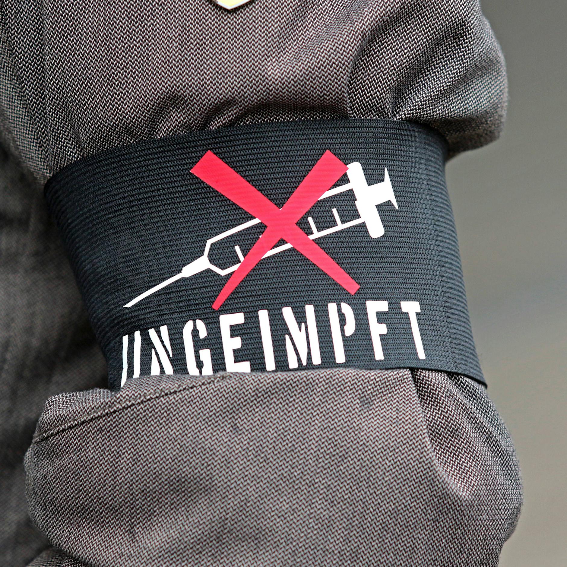 Krankenkassen-Schock: Wer nicht geimpft ist, wird bald mehr zahlen!