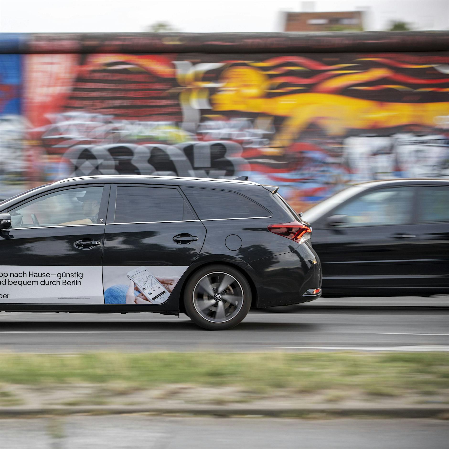 Berlin: Fahrgast in Uber-Taxi homophob beleidigt und geschlagen