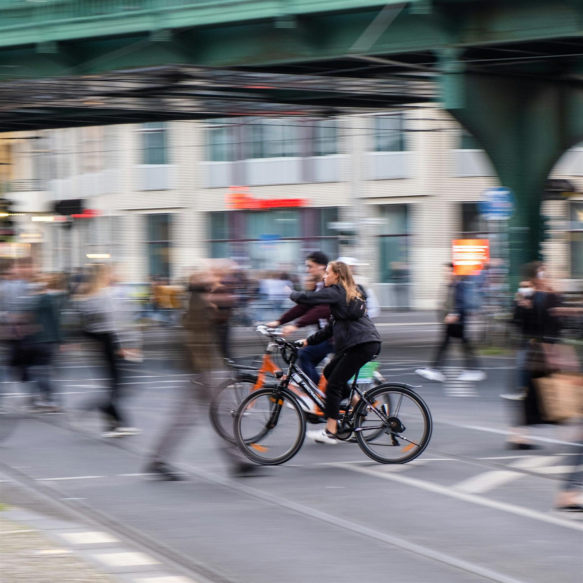 Aus Parkplätzen werden Radwege: Schönhauser Allee wird umgebaut