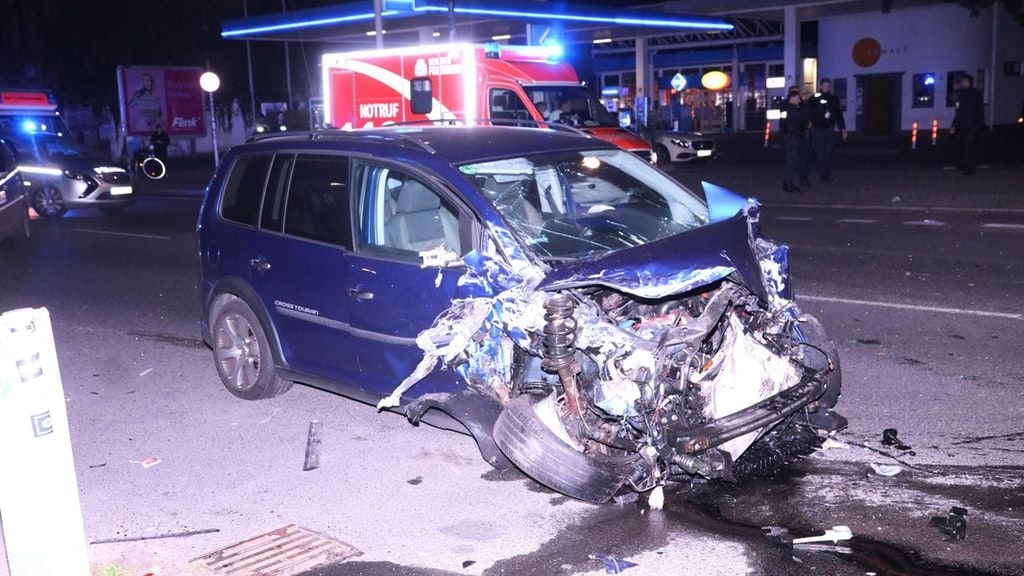 Ahrensfelde Kein Fuhrerschein Aber Drogen Genommen Mann Flieht Vor Polizei