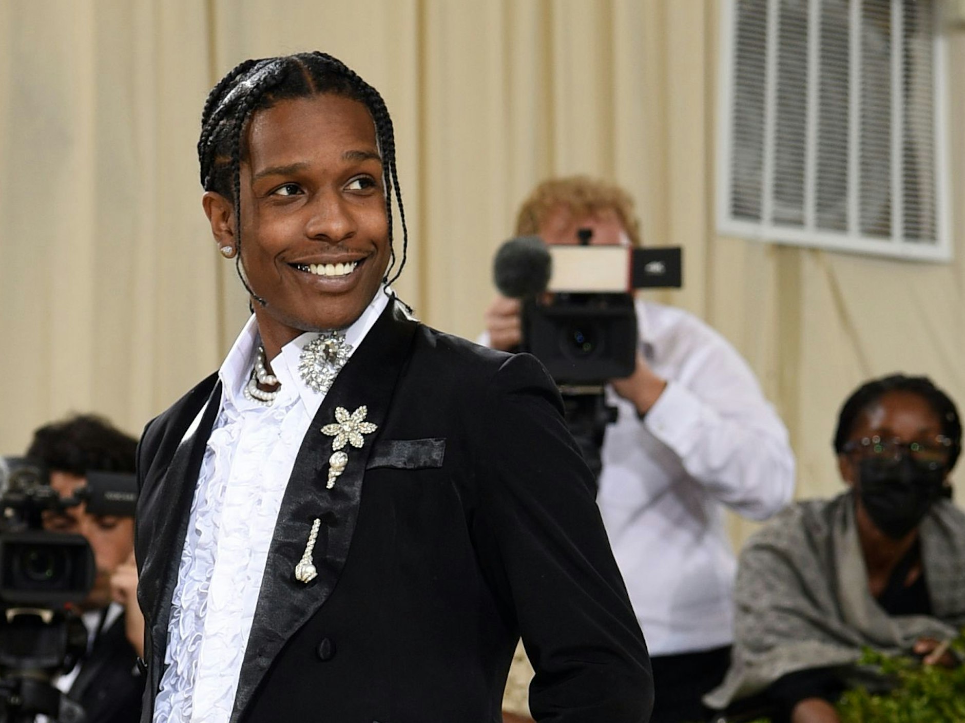 A$AP Rocky, ein Vorreiter der Perlenmode für den Mann, bei der Met Gala im September 2021.