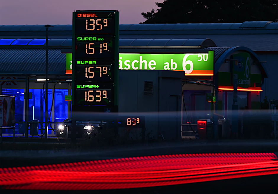 Berlin: Preissäule an einer Tankstelle (Symbolbild).