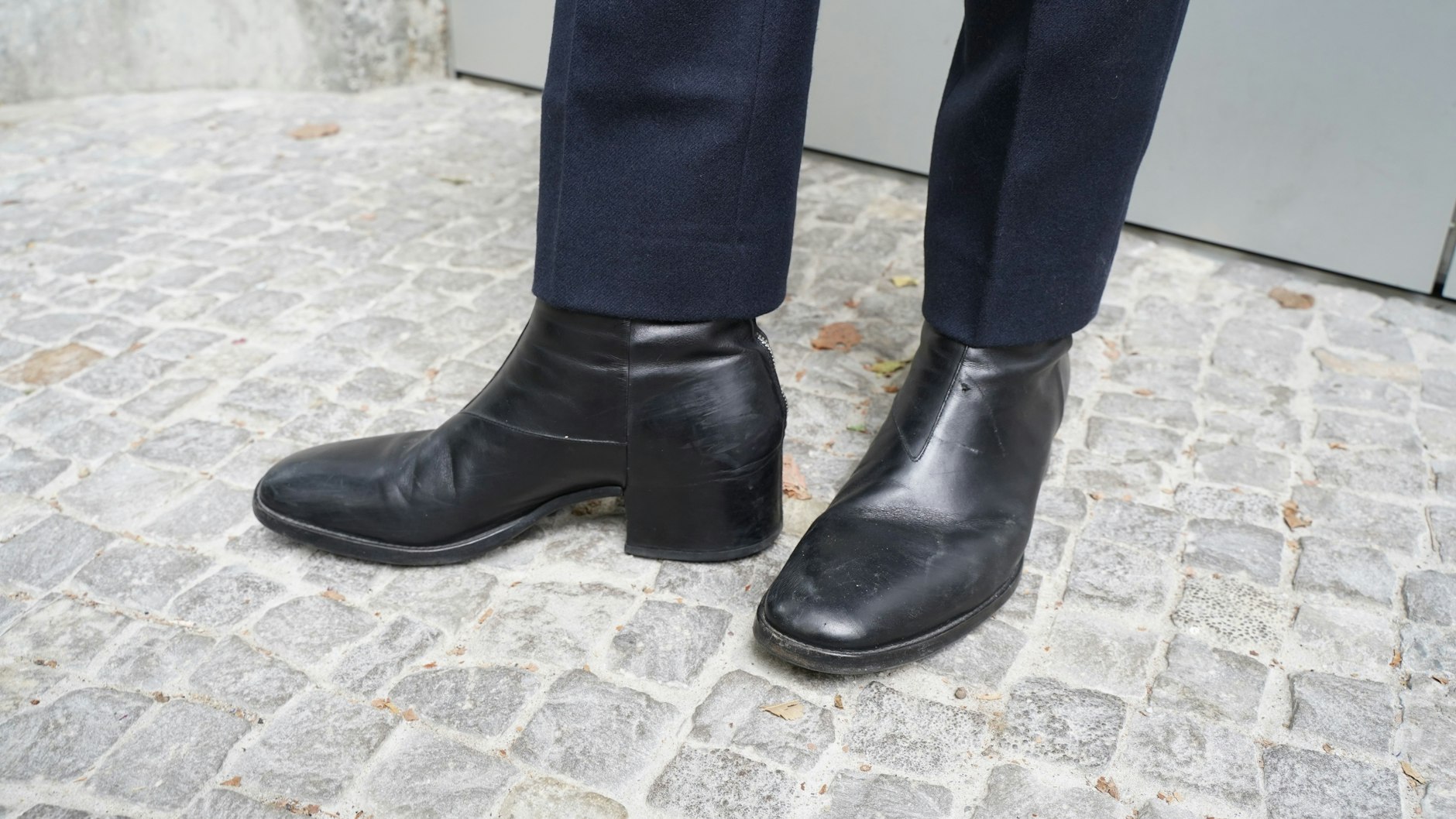 Die eleganten Schuhe sind von der italienischen Marke Premiata.