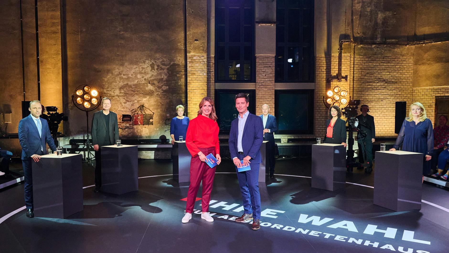 Die Spitzenkandidatinnen und -kandidaten für die Abgeordnetenhauswahl stehen im E-Werk bei der Talkrunde des RBB „Ihre Wahl 2021 - zum Abgeordnetenhaus“: Sebastian Czaja (FDP), Klaus Lederer (Die Linke), Franziska Giffey (SPD), Kai Wegner (CDU), Bettina Jarasch (Bündnis 90/Die Grünen) und Kristin Brinker (AfD). Moderiert wurde die Show von Jessy Wellmer und Sascha Hingst (Mitte).