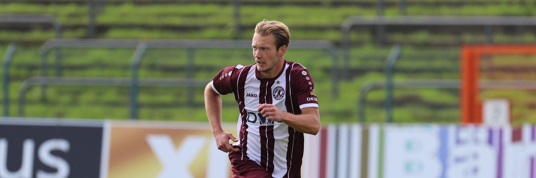 War richtig gut drauf und muss nun lange draußen sitzen: Dynamos Verteidiger Max Klump.