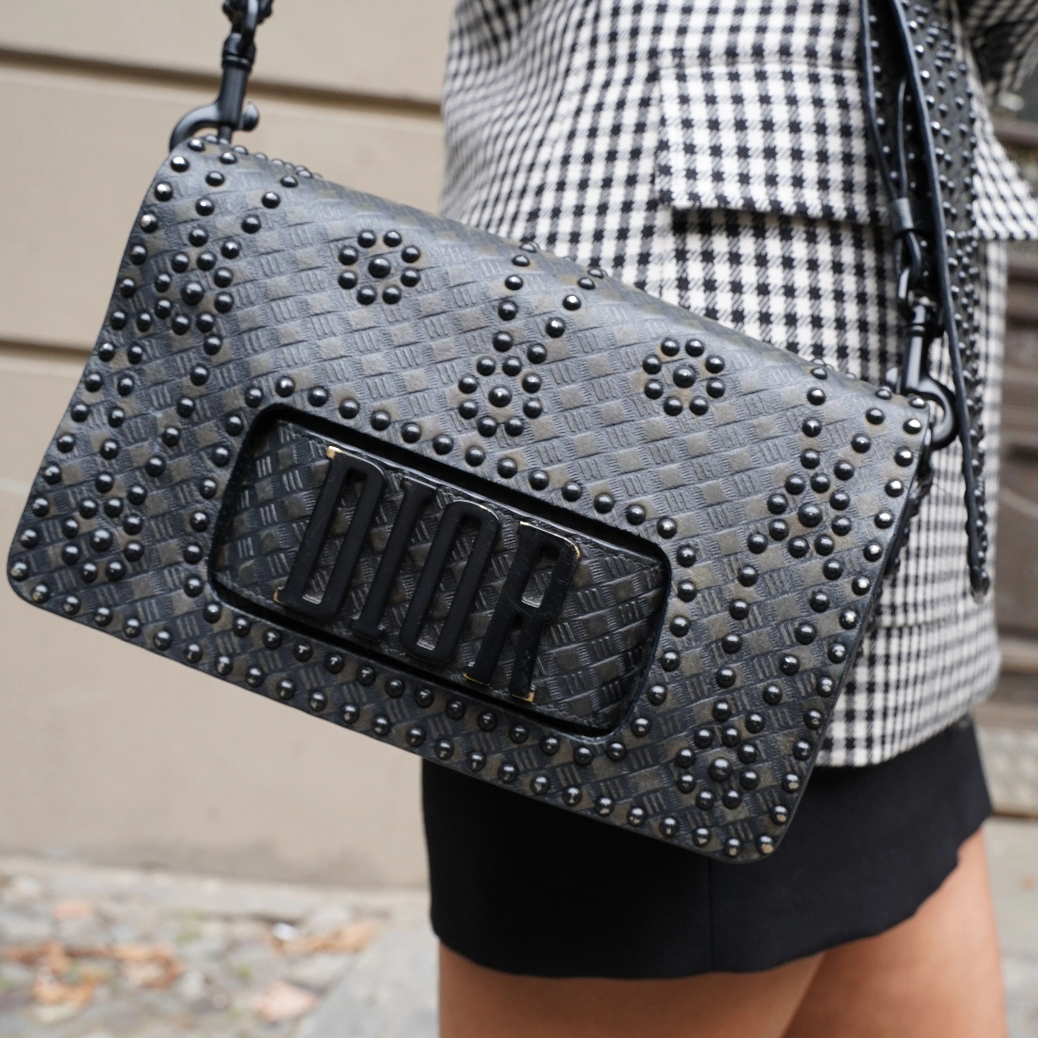 Ebrus Tasche ist, man ahnt es, von Dior.