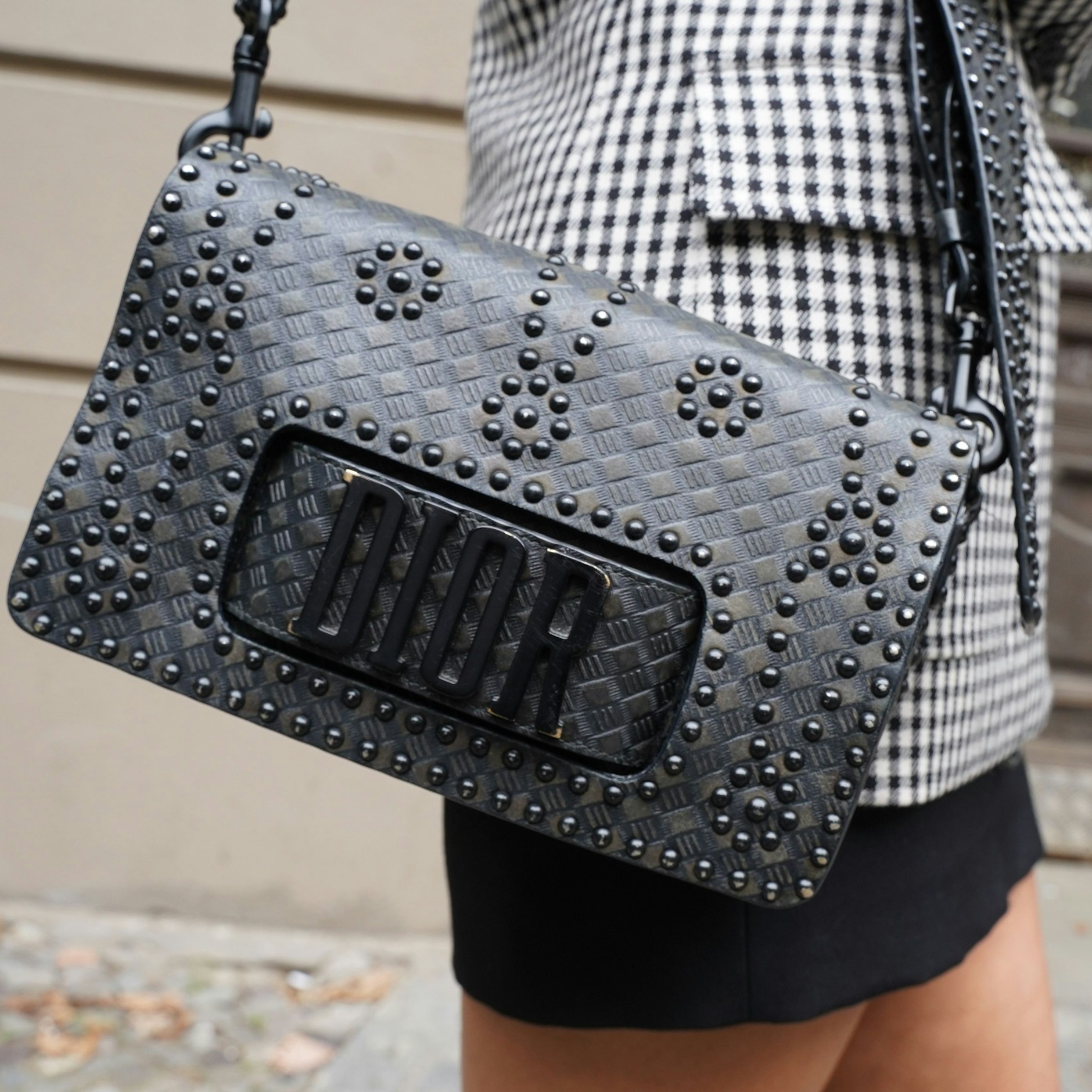 Ebrus Tasche ist, man ahnt es, von Dior.