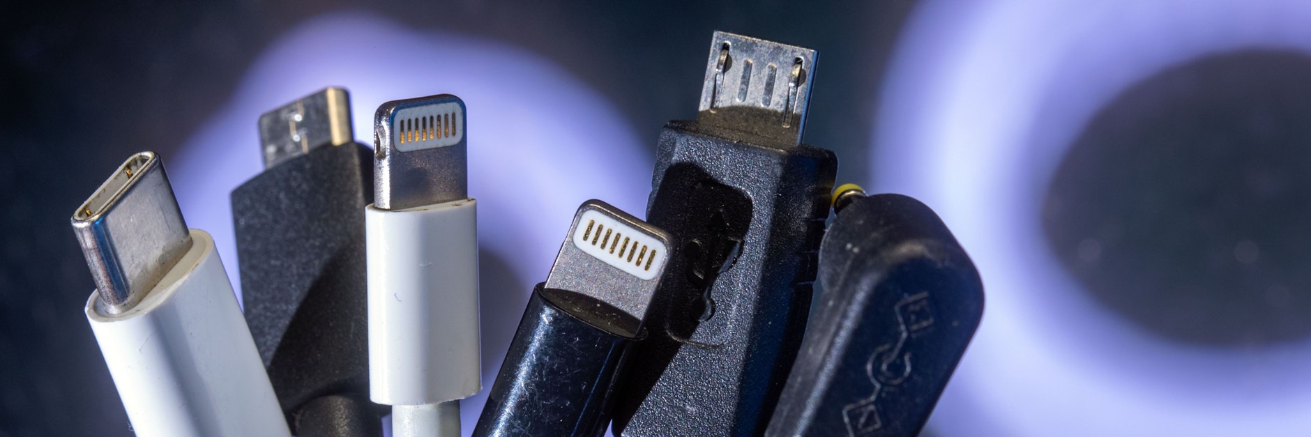 Ladekabel für unterschiedliche Handymodelle.