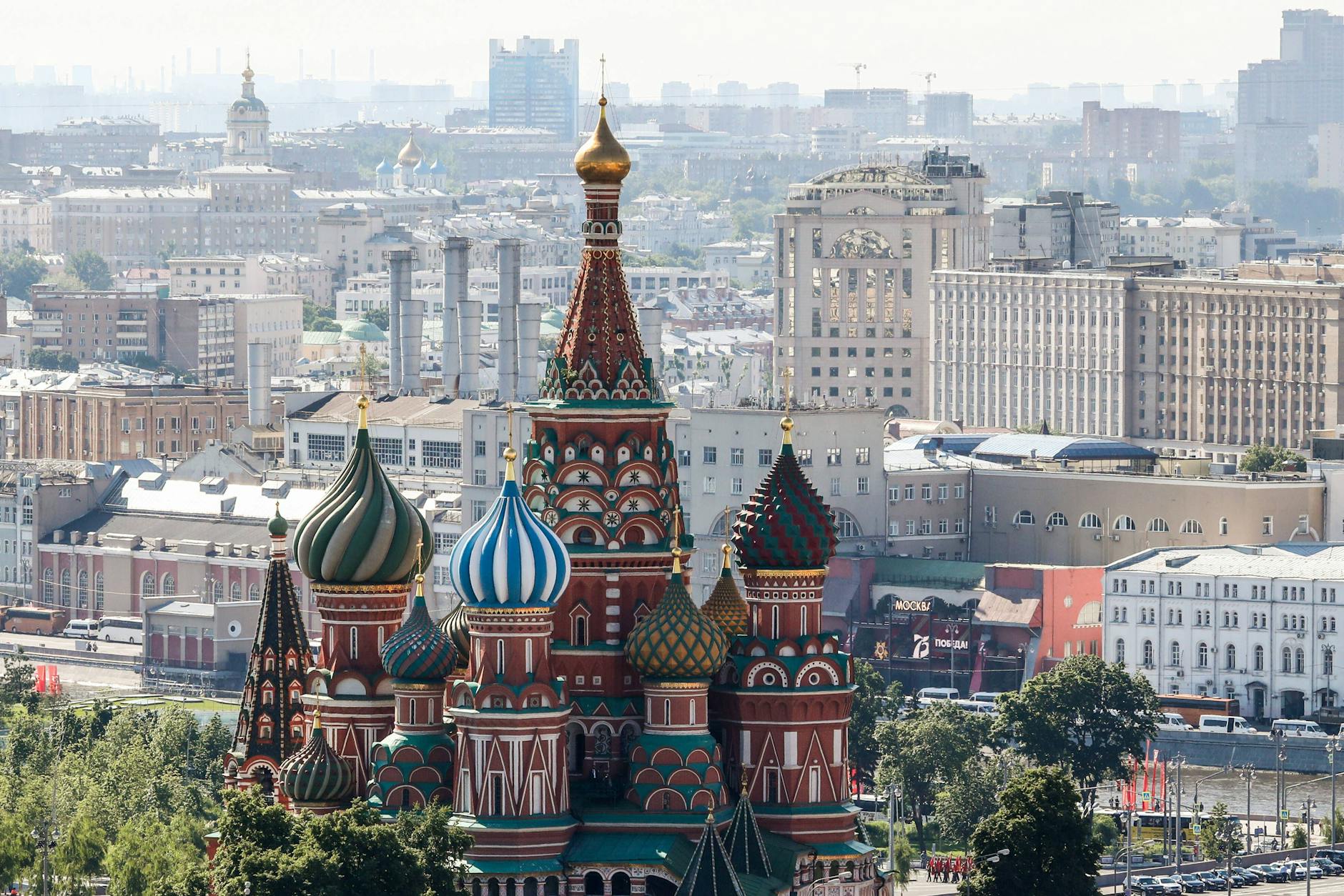 Die Basilius-Kathedrale in Moskau ist eines der Wahrzeichen Russlands. 