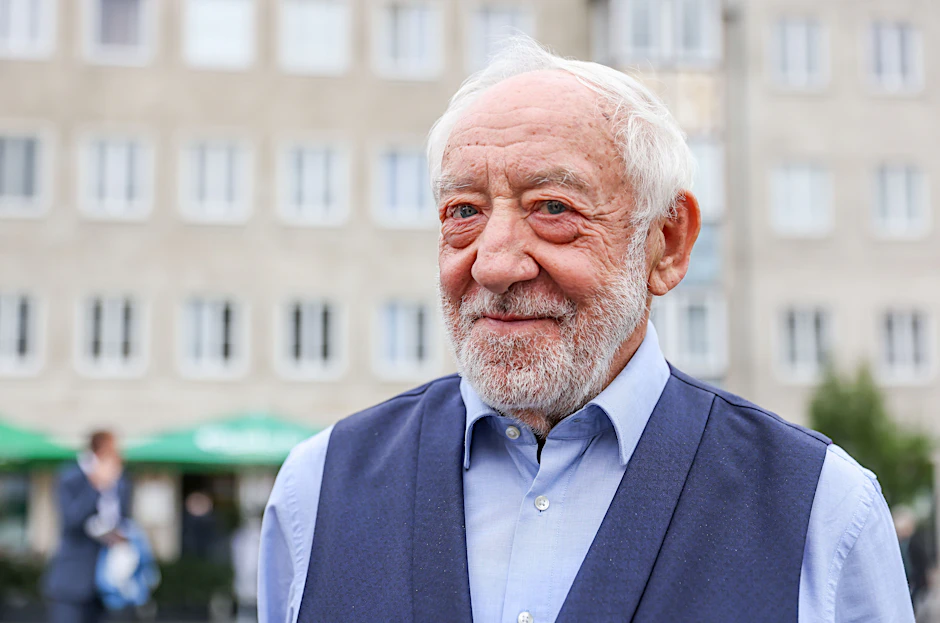 Im November veröffentlicht Dieter Hallervorden die Platte „80 plus“. Bei der Silvesterfeier will er dann ein Medley aus Liedern von diesem neuen Album spielen.