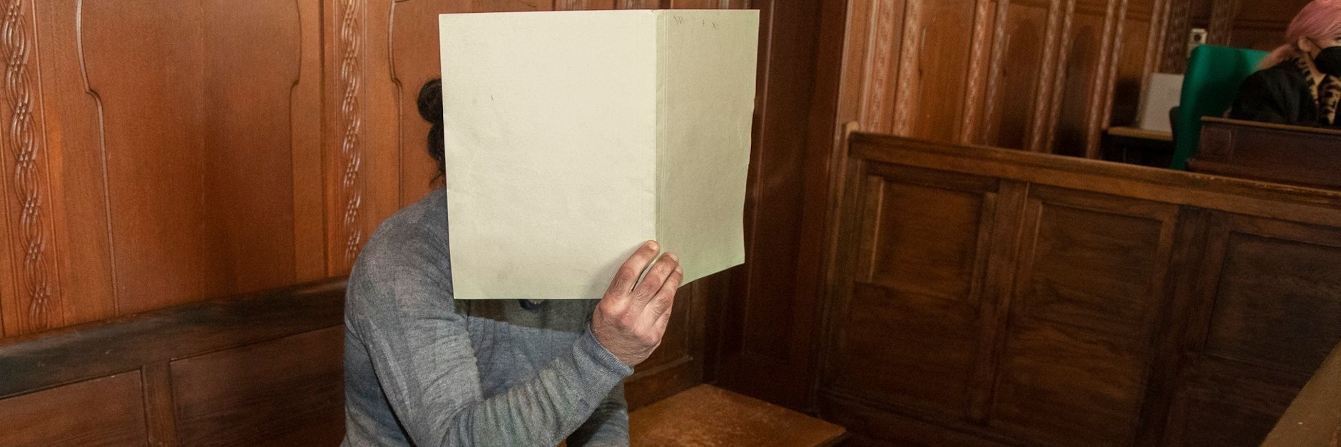 Der Angeklagte sitzt wegen Diebstahls vor Gericht.<br><br>