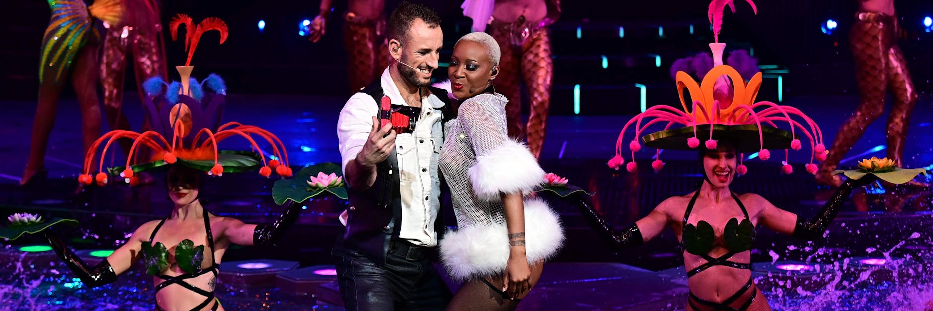 Szene aus der neuen Grand-Show „Arise“ im Friedrichstadt-Palast.