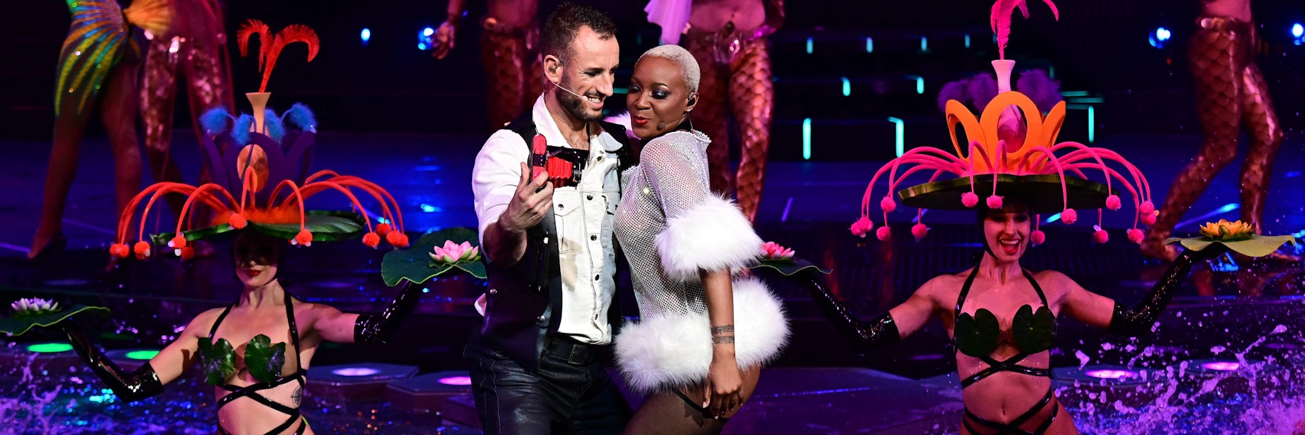 Szene aus der neuen Grand-Show „Arise“ im Friedrichstadt-Palast.