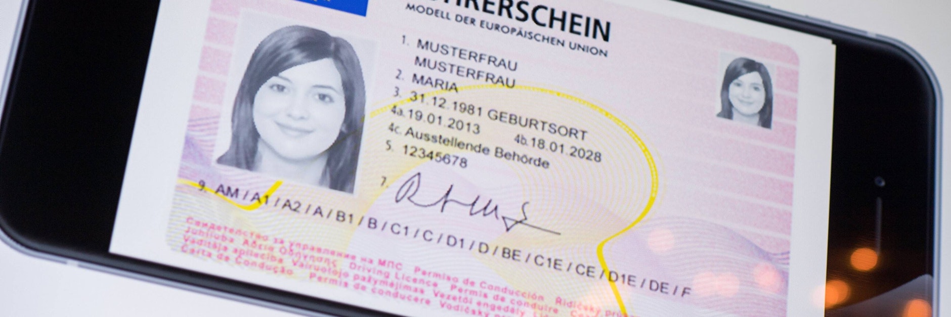 Der Führerschein kommt jetzt auch per App aufs Handy.