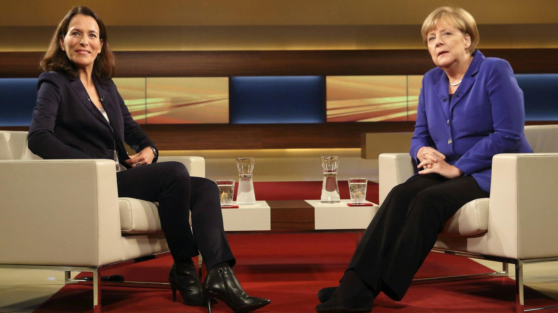Angela Merkel im Oktober 2015 bei Anne Will im Studio.