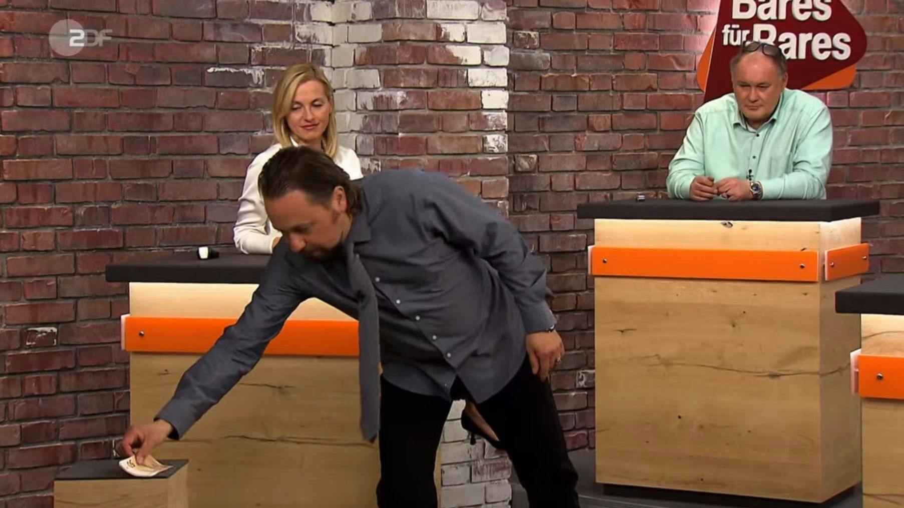 „Bares für Rares“-Händler Wolfgang Pauritsch zahlt 1250 Euro für das Gemälde.