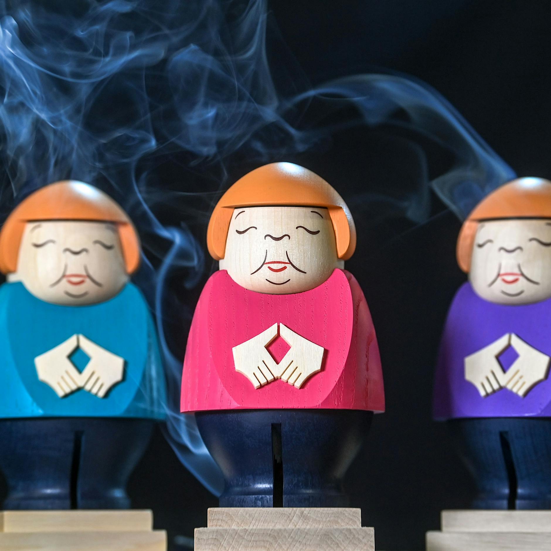 Räucherfrau Merkel qualmt und wird Verkaufsschlager