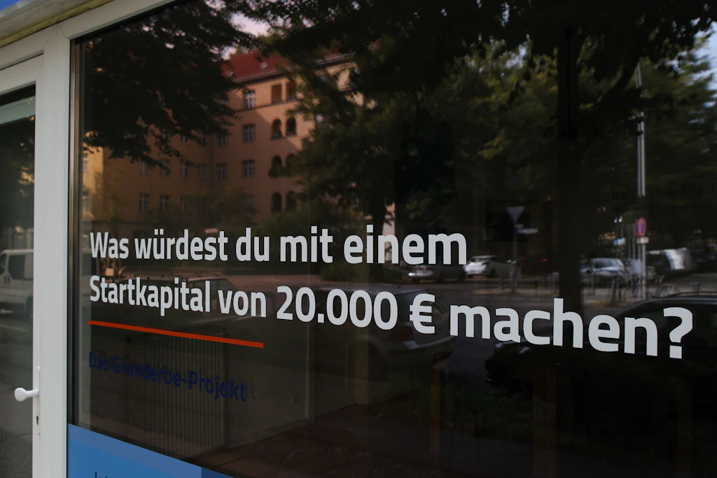 „Was würdest du mit 20.000 Euro machen?“: Warum ein Laden in Berlin Geld verlost