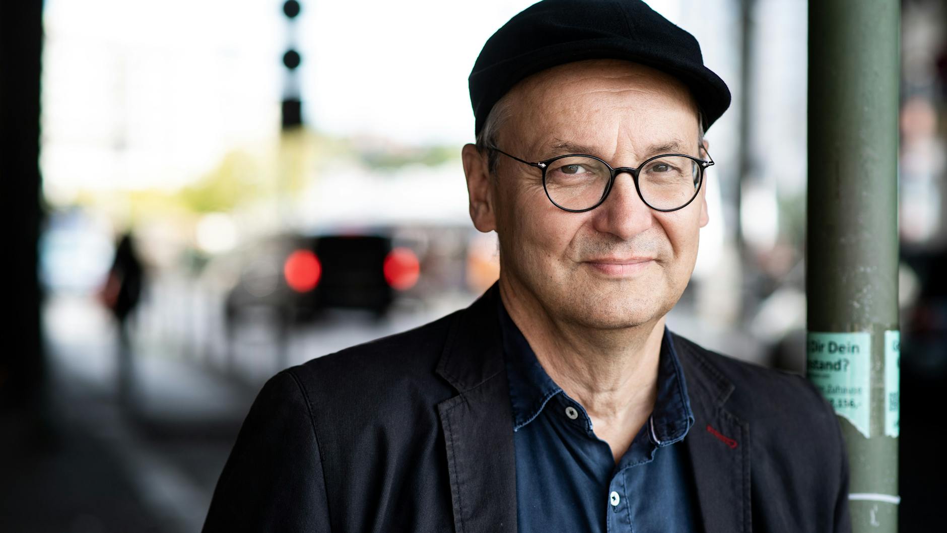 Knut Elstermann, fotografiert am Bahnhof Friedrichstraße.