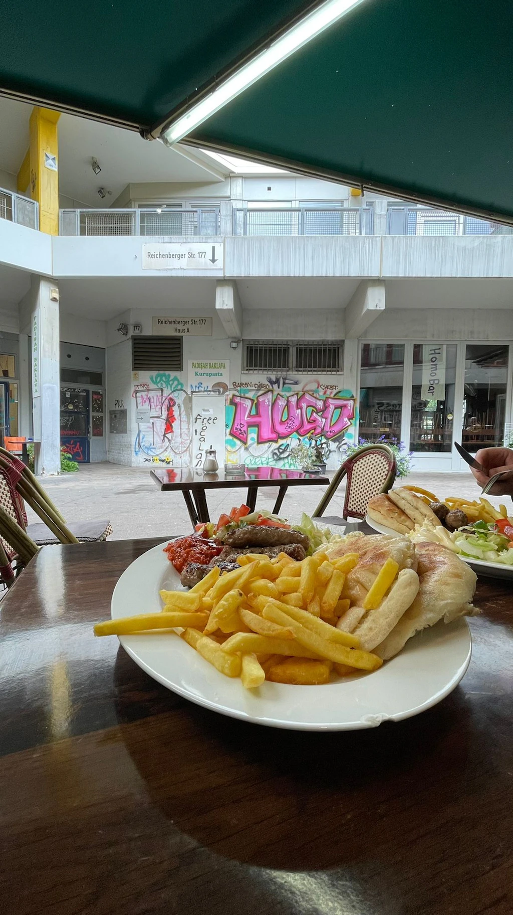 Die edelste Adresse am Kotti: Bei Stari Most gibt es die fettigsten Cevapcici