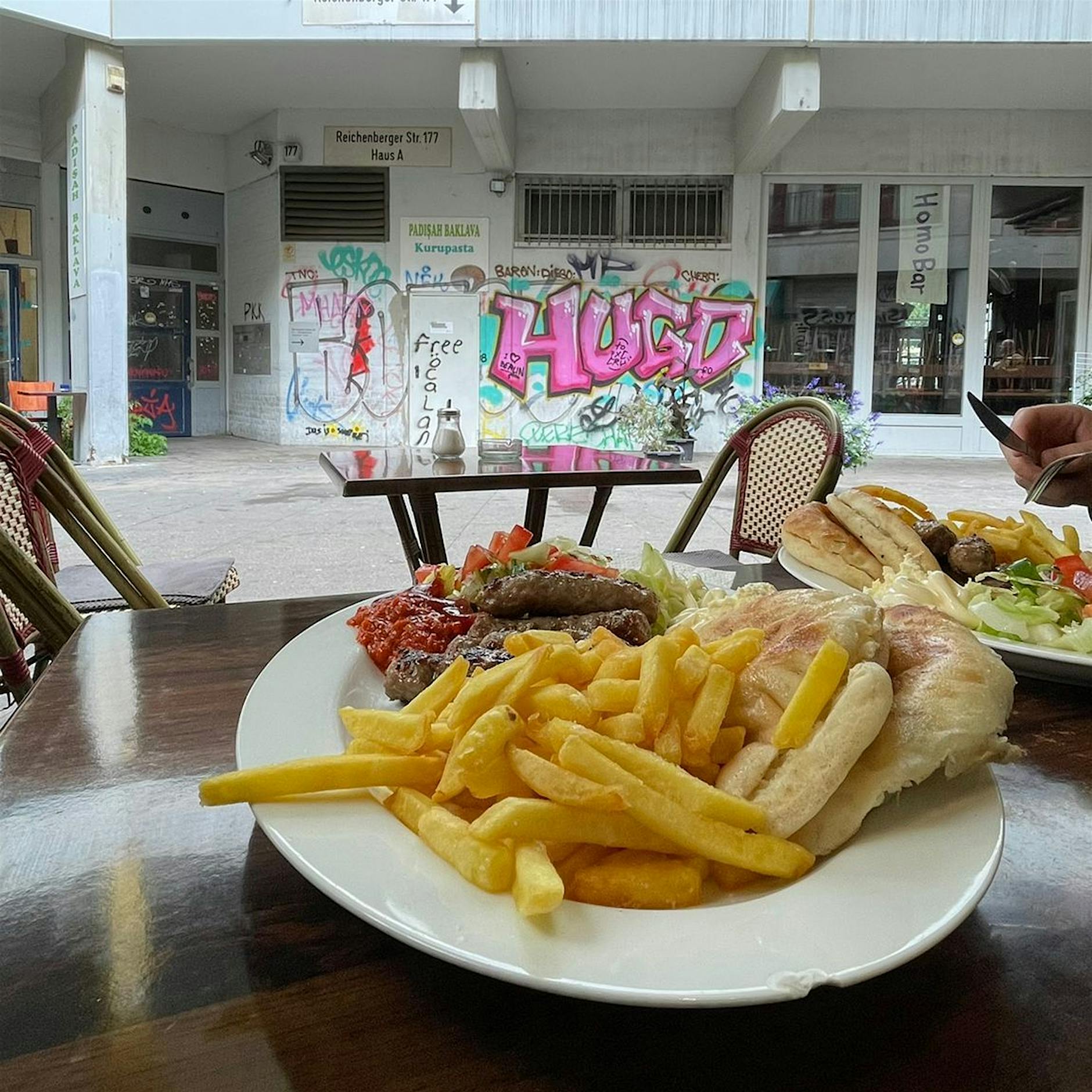 Die edelste Adresse am Kotti: Bei Stari Most gibt es die fettigsten Cevapcici