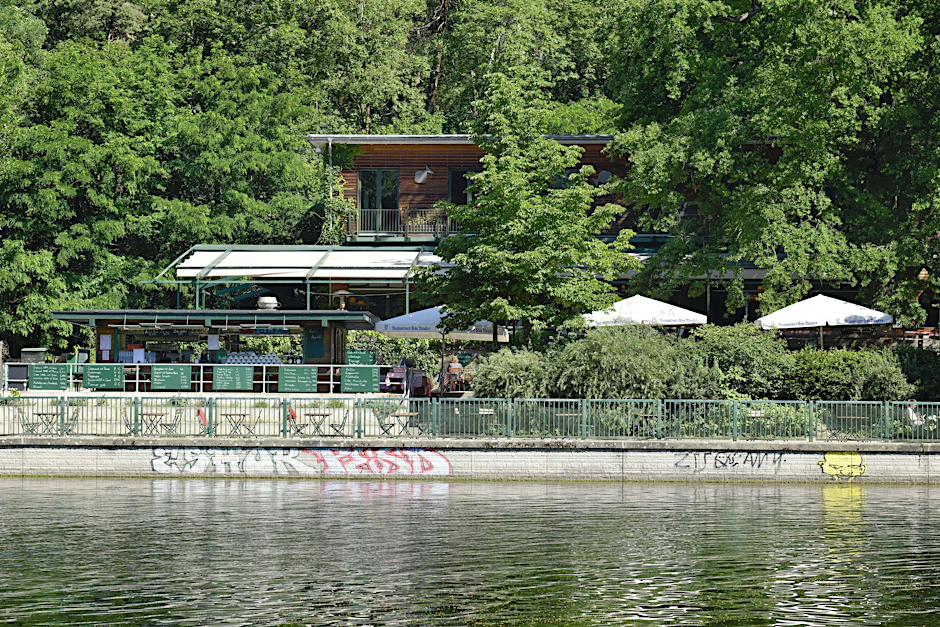 Die Fischerhütte am Schlachtensee in Berlin-Zehlendorf.