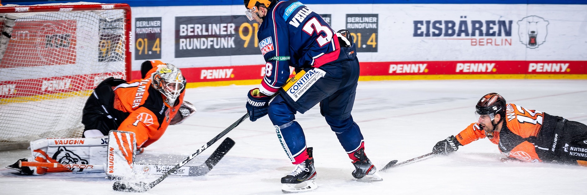 Das 2:2 gegen die Grizzlys Wolfsburg ist das erste DEL-Tor von Neu-Eisbär Yannick Veilleux, immerhin sichert es einen Punkt.&nbsp;