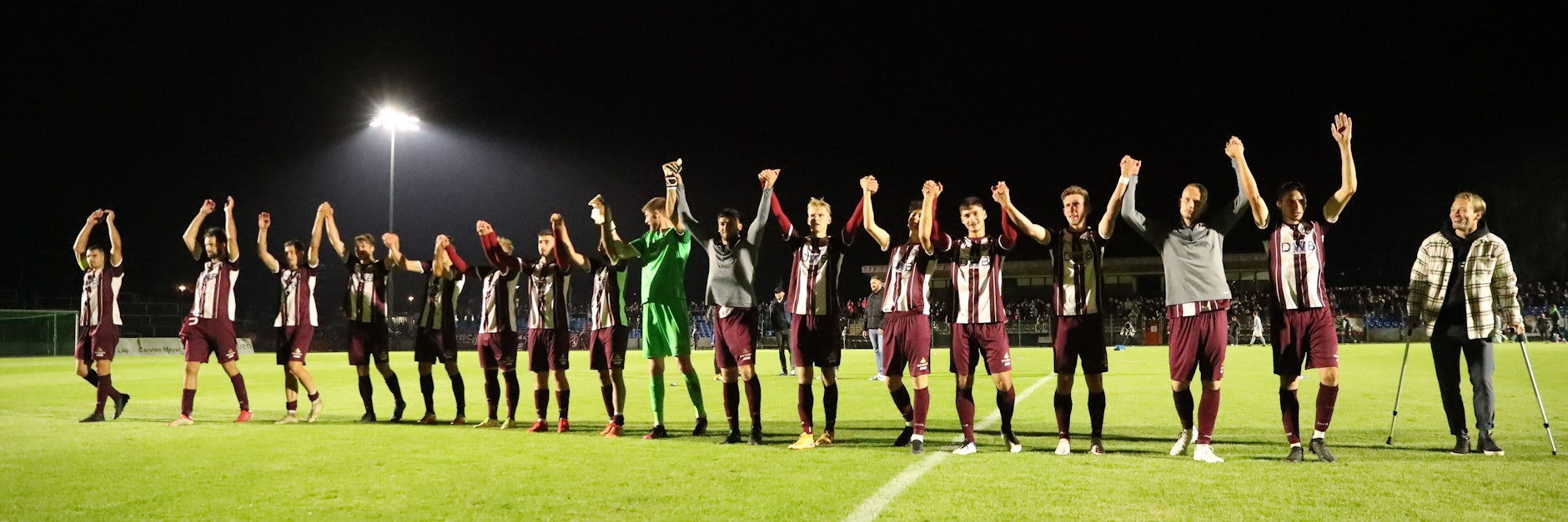 Fühlten sich nach dem späten Punktgewinn in Chemnitz wie Sieger: Die Spieler des BFC Dyanmo.&nbsp;