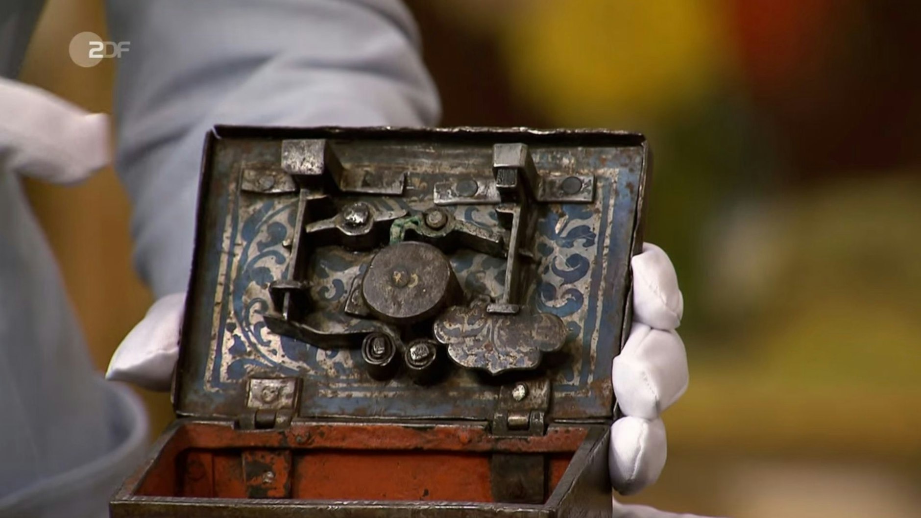 Die historische Schatulle bei „Bares für Rares“ macht auch von innen richtig was her.