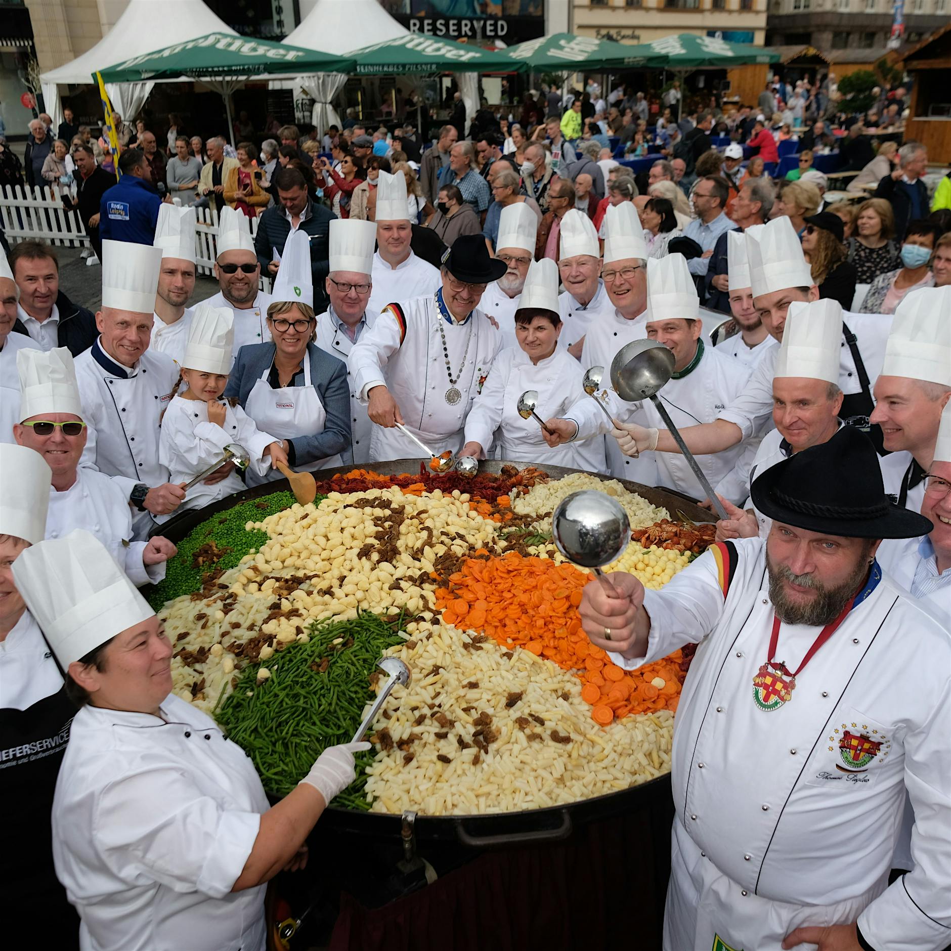 Rekord: Sachsen kochen halbe Tonne Leipziger Allerlei