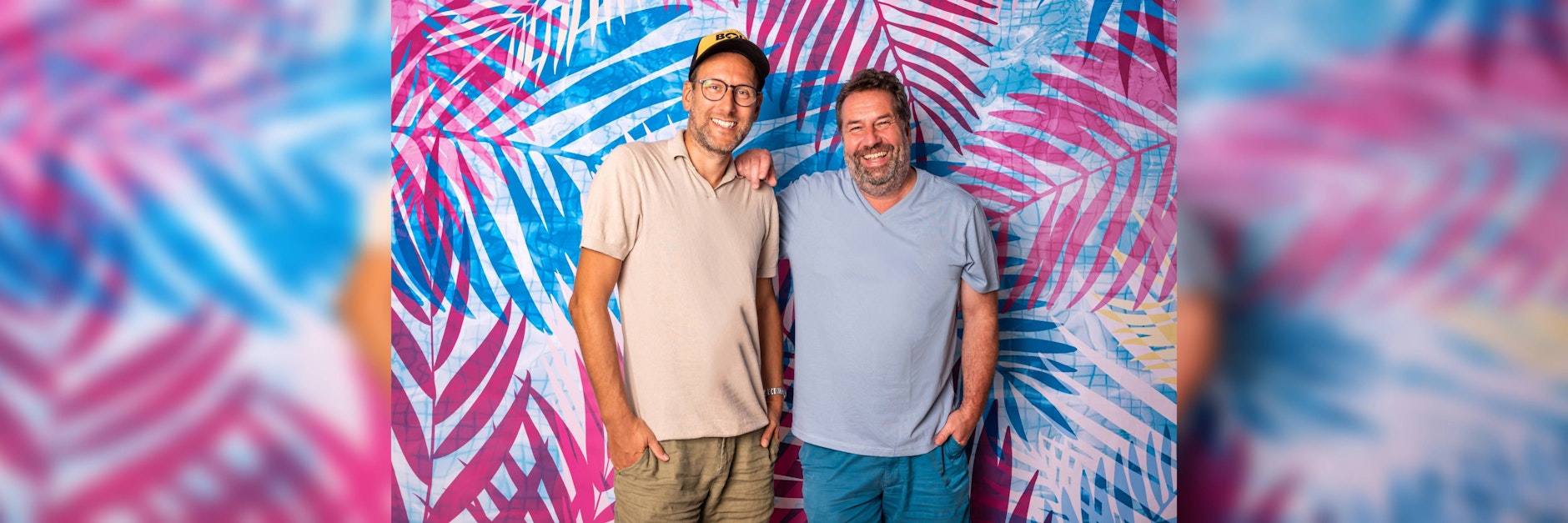 Die heimlichen Helden von Love Island: Off-Sprecher Simon Beeck und Autor Andreas Hutzler.