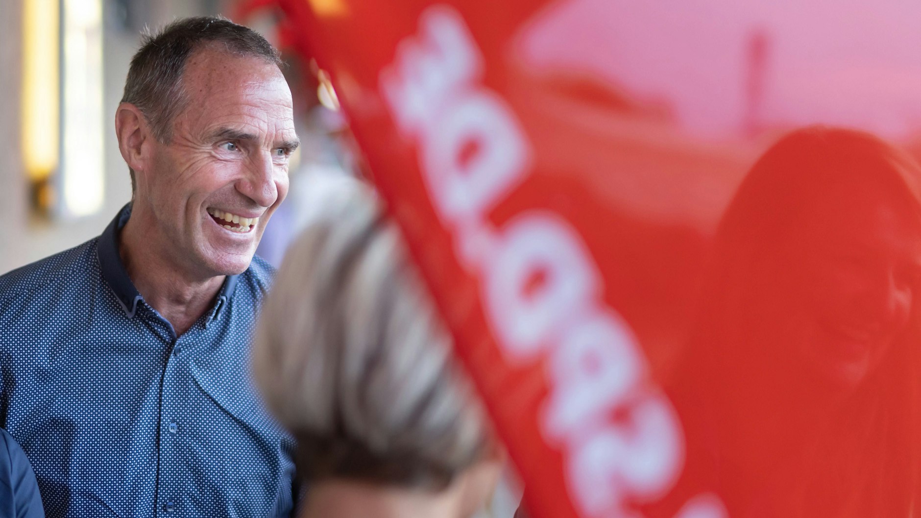 SPD-Kandidat Frank Ullrich hat gut Lachen. Er hat sich gegen Hans-Georg Maaßen durchgesetzt.