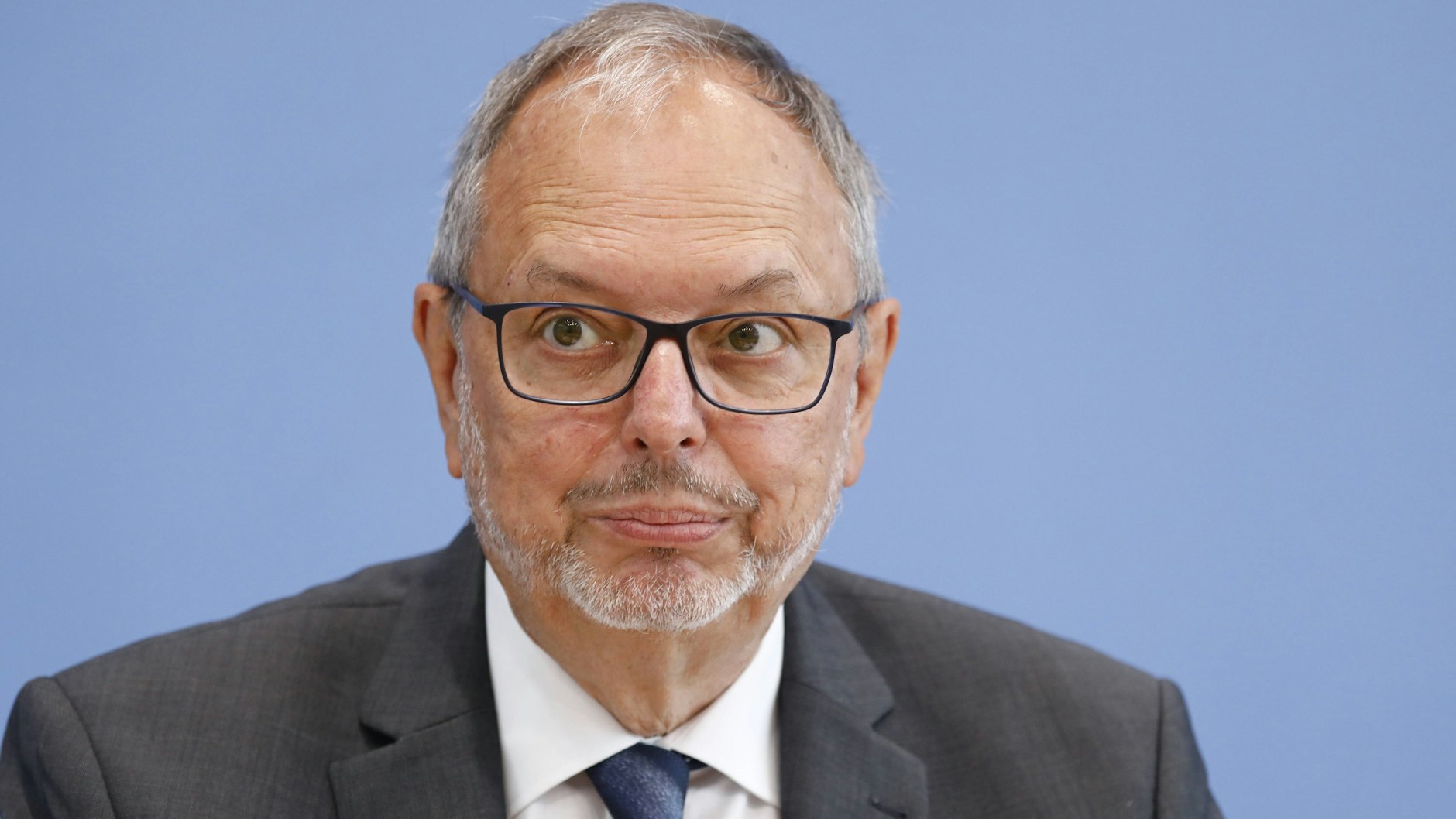 Bundeswahlleiter Dr. Georg Thiel ist sauer auf das Berliner Wahlchaos. Er hat Aufklärung gefordert (Archivbild).