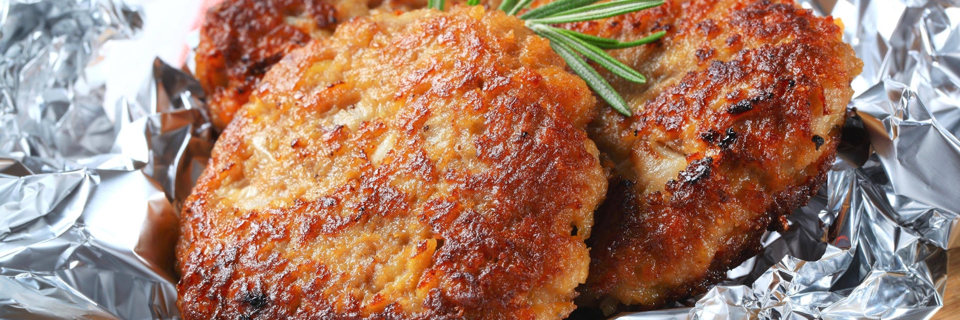 Die leckeren Blumenkohl-Frikadellen sind nicht nur vegetarisch, sondern auch gesund und lecker.