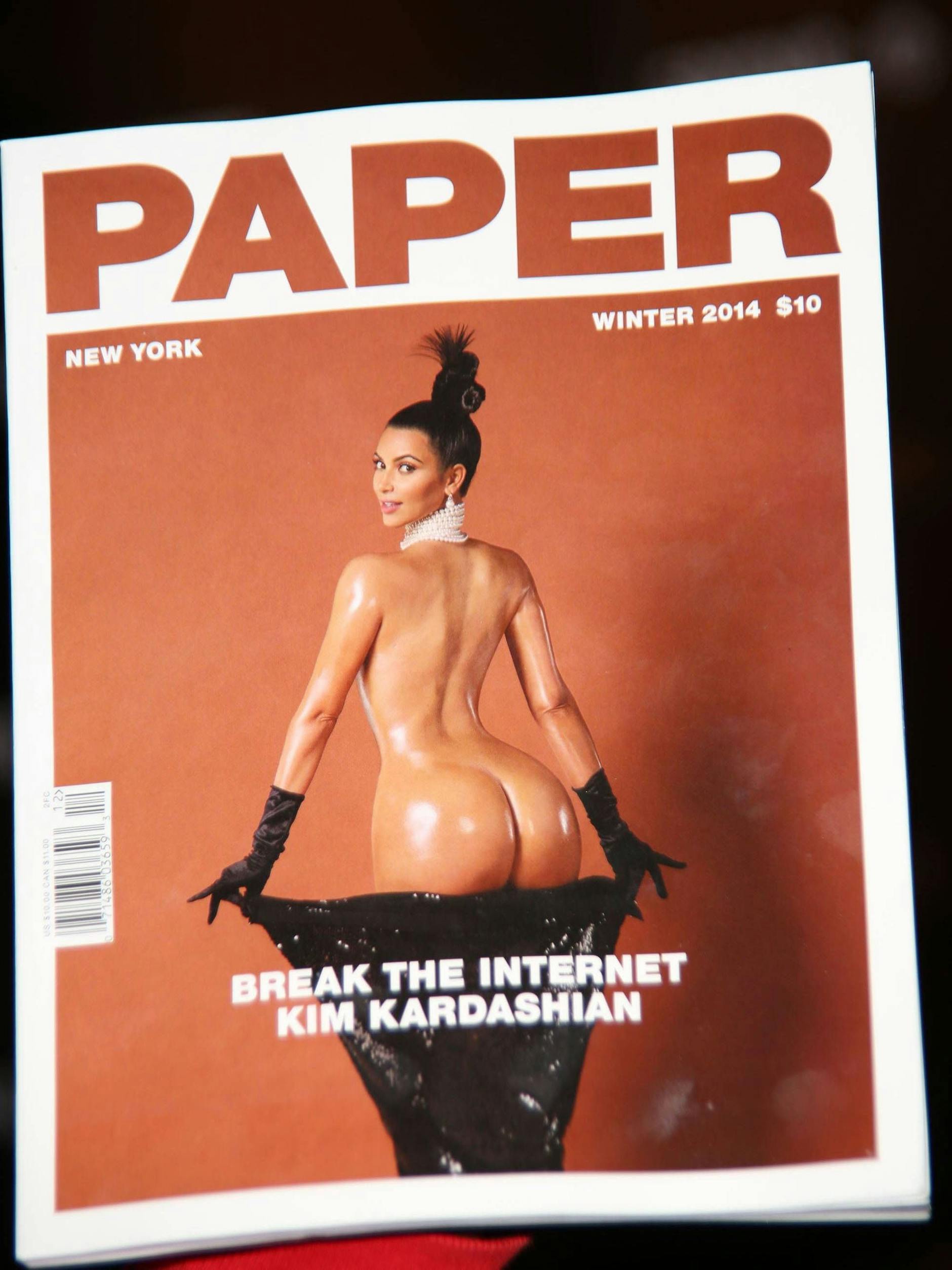 2014 zeigte sich die Sängerin Kim Kardashian auf der Titelseite des Magazins „Paper“ ihr auffallend großes Gesäß.