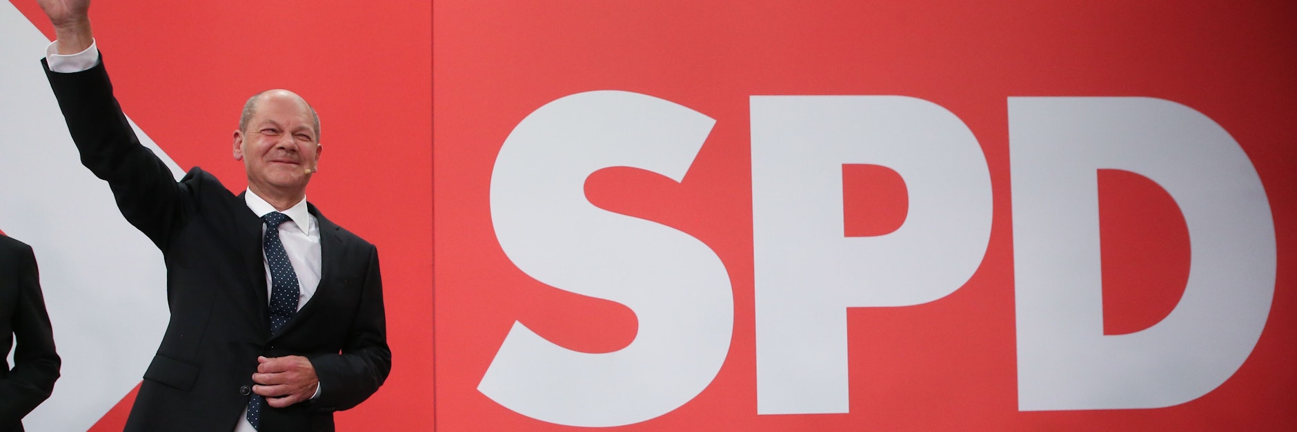 SPD-Kanzlerkandidat Olaf Scholz lässt sich im Willy-Brandt-Haus feiern