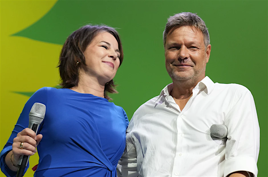 Jetzt wieder ein Duo: Annalena Baerbock, Kanzlerkandidatin und Bundesvorsitzende von Bündnis 90/Die Grünen, und Robert Habeck, Bundesvorsitzender, bei der Wahlparty von Bündnis 90/Die Grünen.&nbsp;