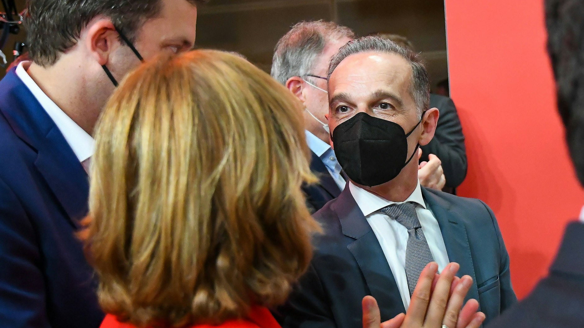 Mit Corona-Maske:&nbsp;Bundesaußenminister Heiko Maas bei der SPD-Wahlparty.