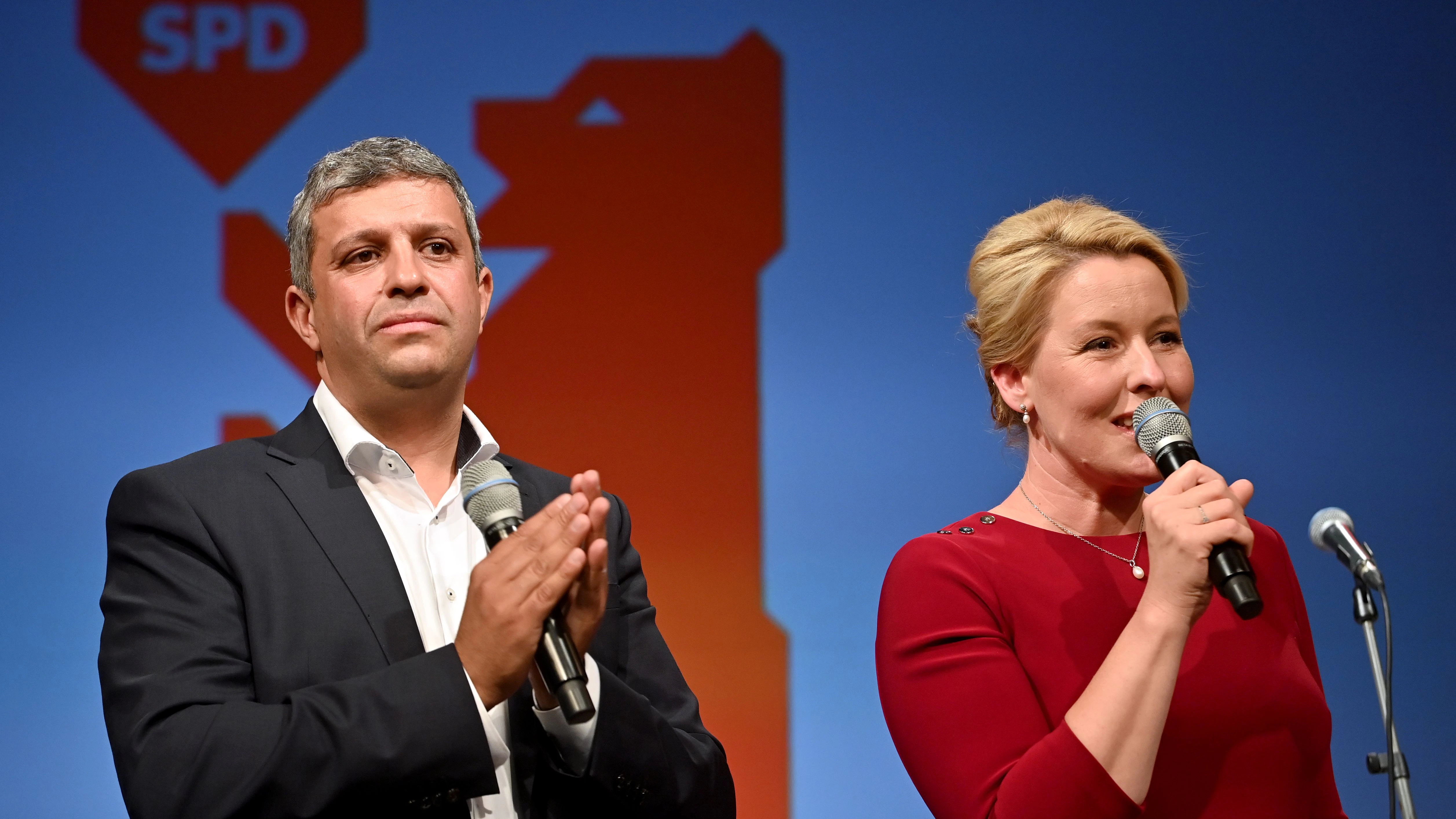 Die Spitzenkandidaten Franziska Giffey und Read Saleh sind nach den ersten Prognosen nur zweiter Sieger.