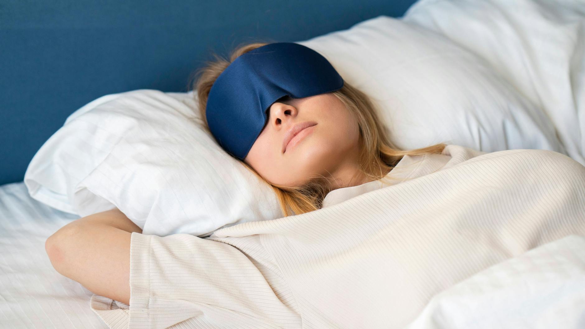 Erwachsene schlafen laut einer Studie unter der Woche zu wenig (Symbolbild).